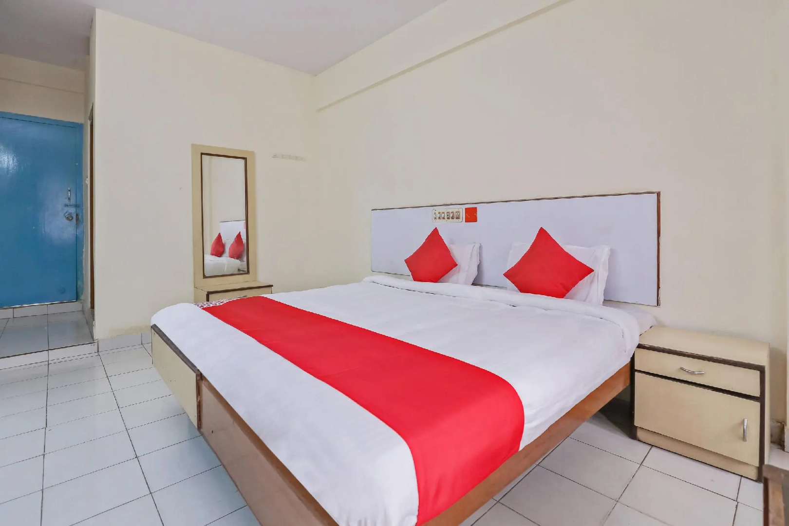 OYO 23083 Hotel Hindustan Deluxe