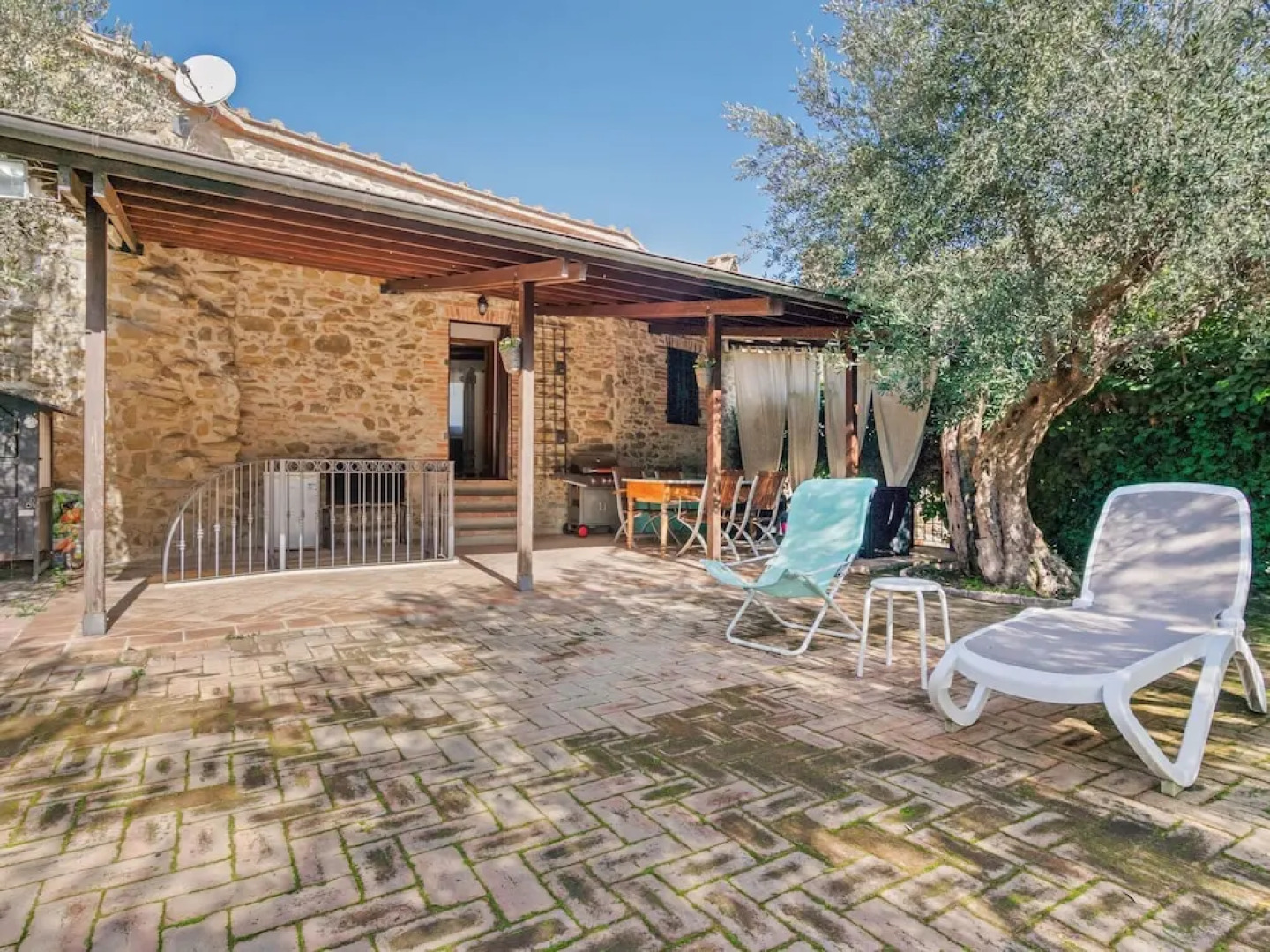 Rustic Holiday Home in Corciano with Swimming Pool