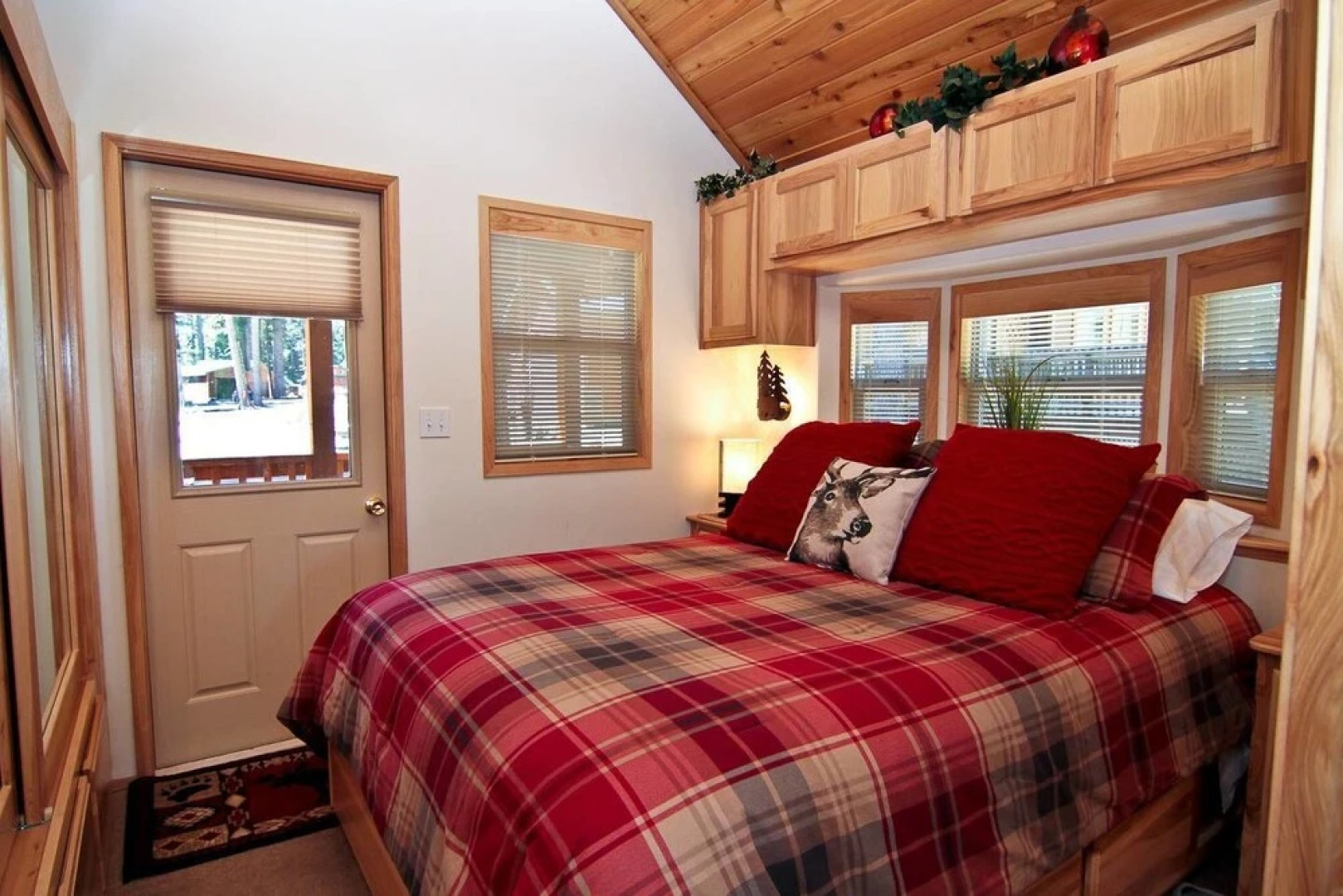 #33 The Cabins at Hyatt Lake - Sleeps 6 - Hot Tub