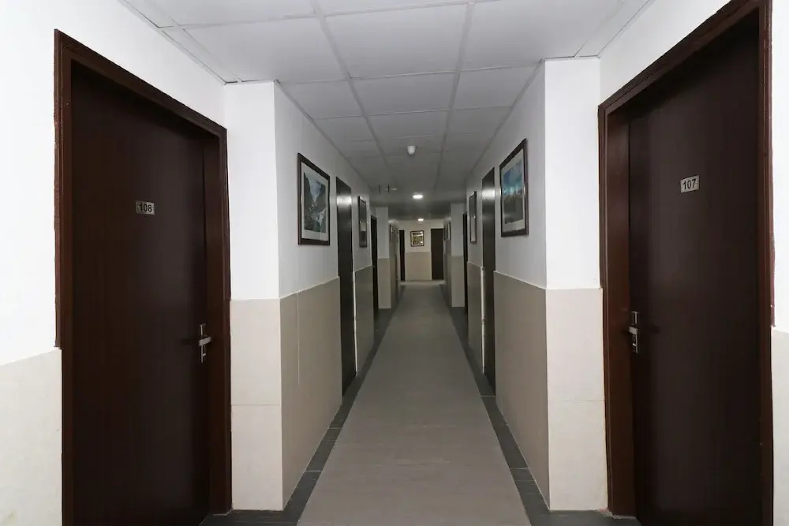 Capital O 18443 Hotel Nano