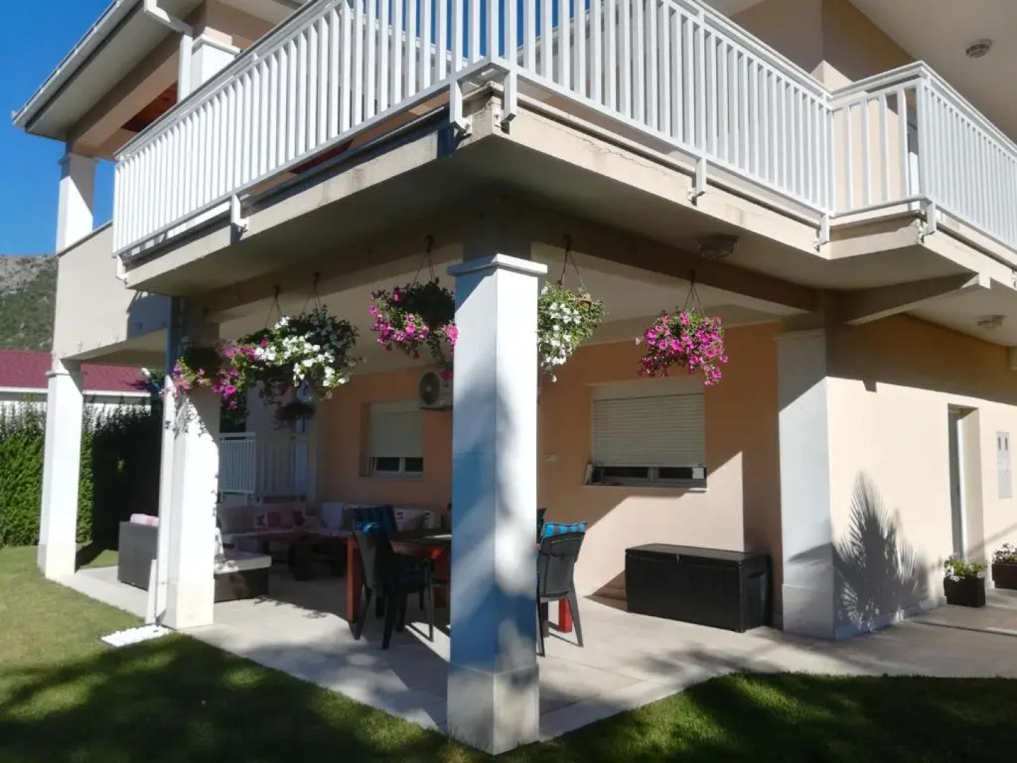 Riverside Guesthouse