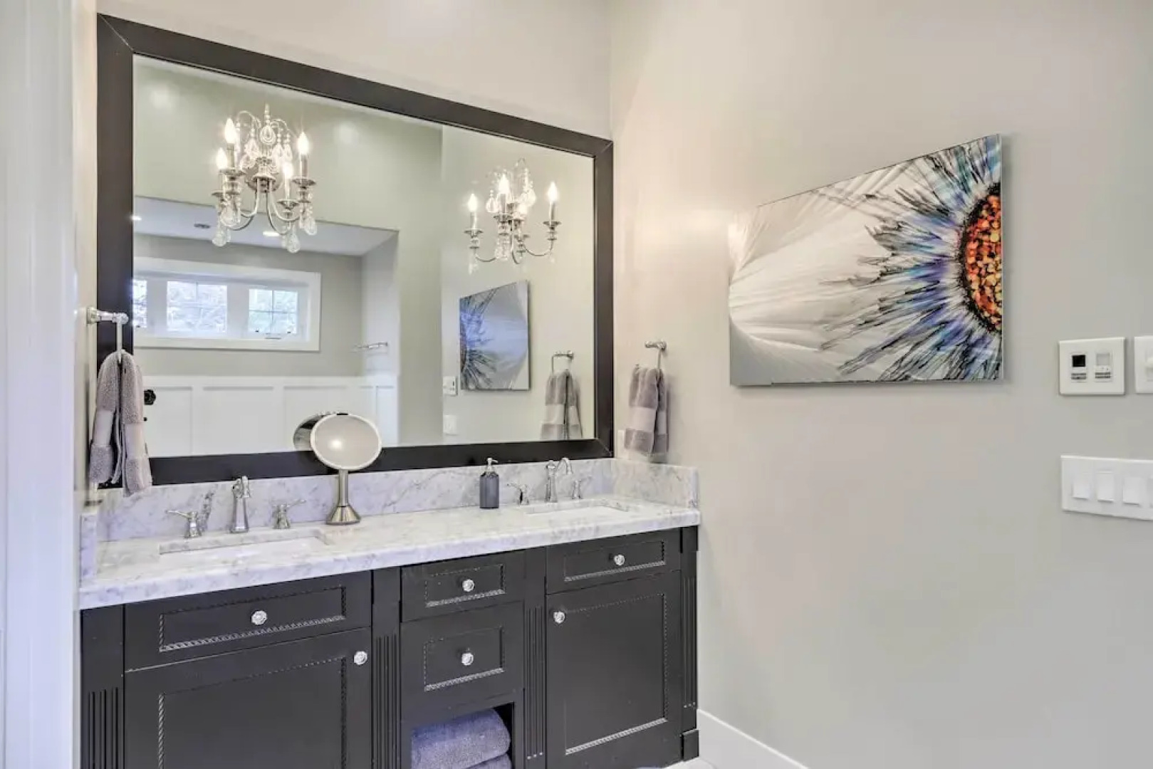 Luxe Sandy Home w/ Hot Tub: 9 Mi to Skiing!