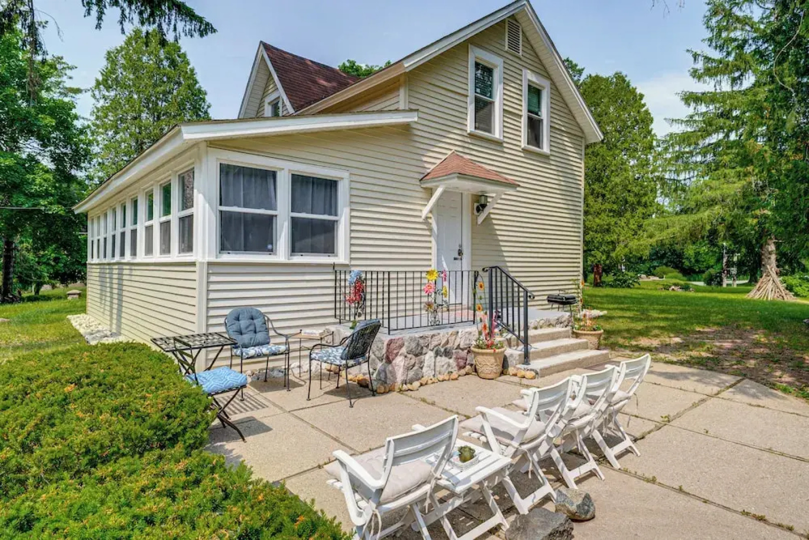 Powers Lake Home w/ Patio - 9 Mi to Lake Geneva!
