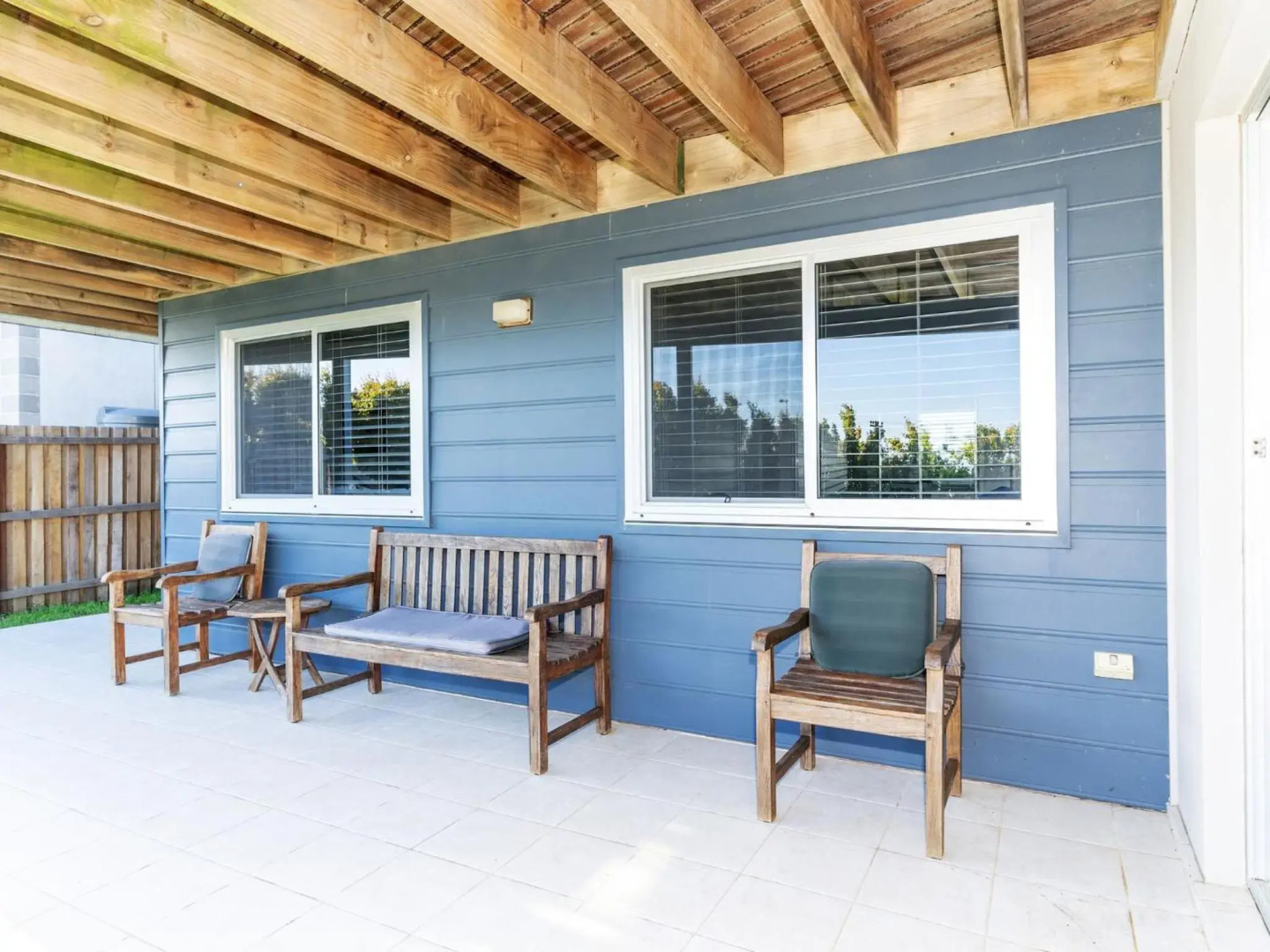 VUE DE LA MER Gerroa 4pm Check Out Sundays