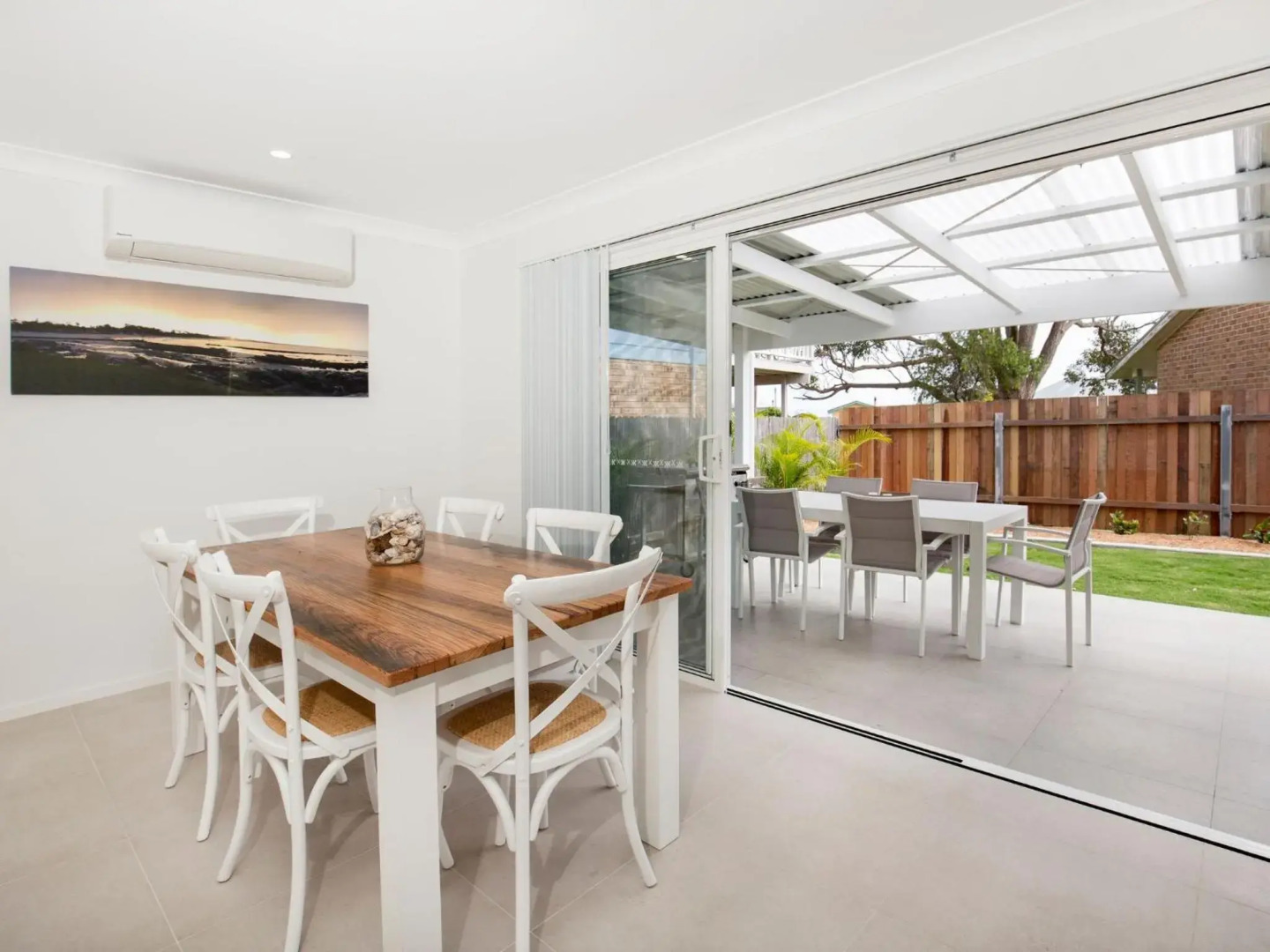 Sandy Feet Retreat - Pet Friendly - 1 Min Walk to Beach