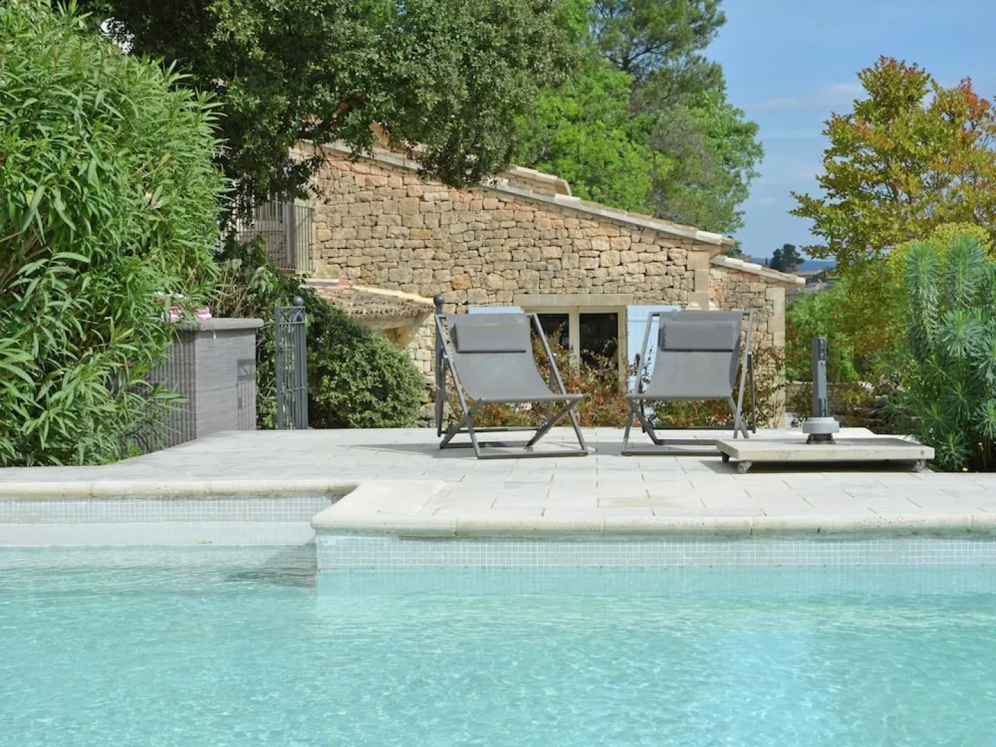 Cozy Villa in Menerbes with Swimming Pool