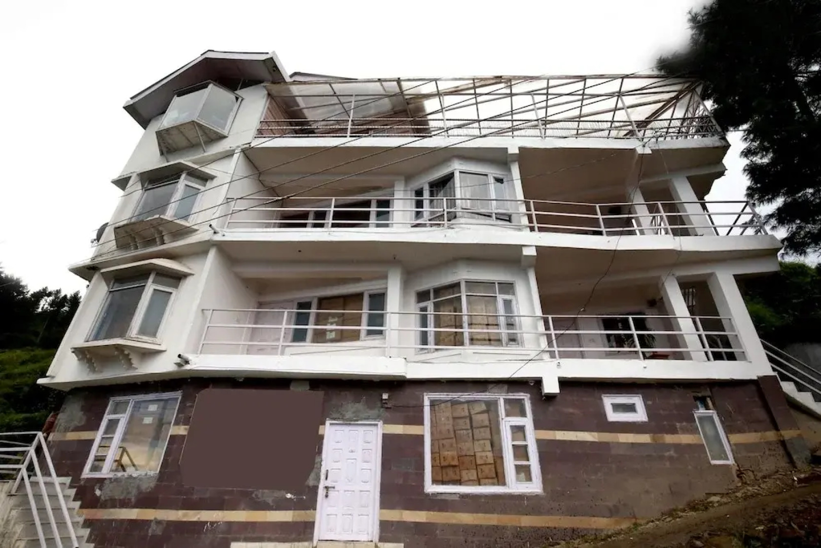 OYO 9346 Home Spacious 4BHK Valley View Fagu