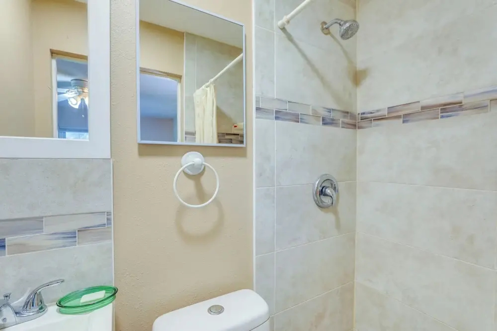 Walkable Studio in Pinellas Park w/ Desk & Patio