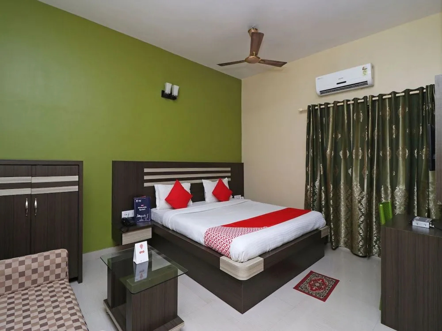 OYO 12318 Hotel Sea Horse