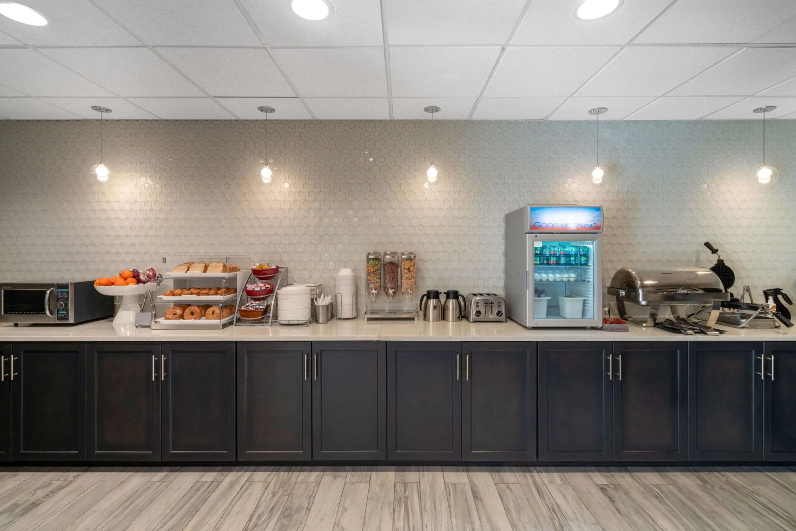 La Quinta Inn & Suites by Wyndham Raleigh Downtown North