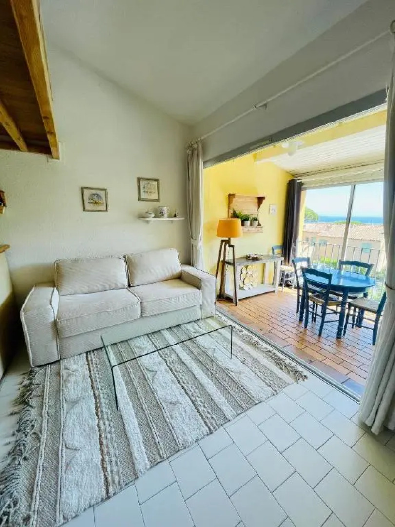 Bel appartement avec mezzanine, vue mer et piscine