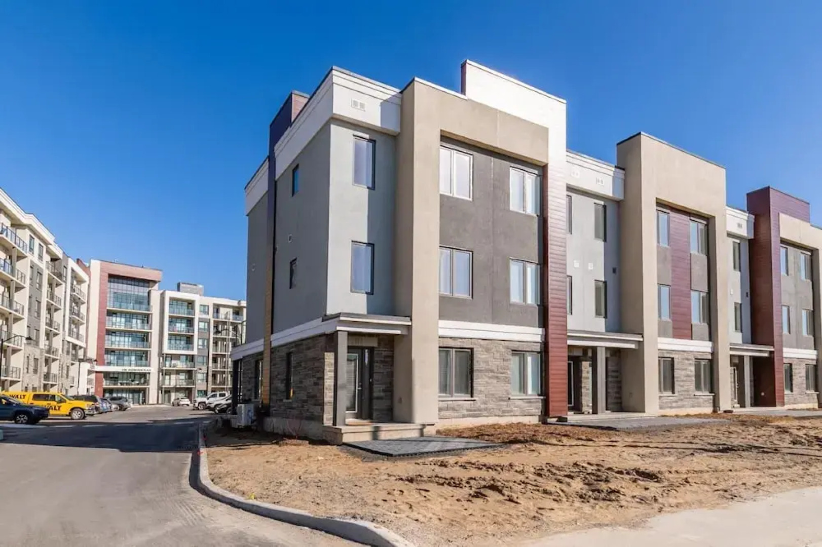 4BR 3BA Townhouse on Lake Ontario Free Parking Gym