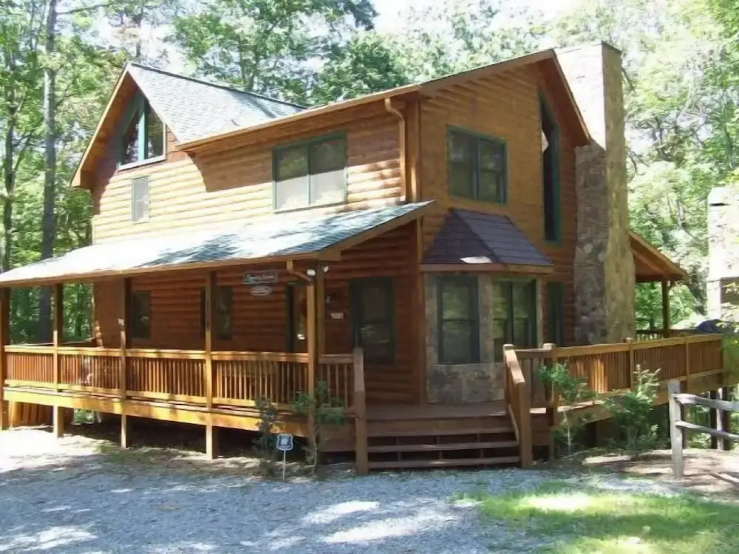SERENITY WOODS Apartment 3 NEVAEH CABIN RENTALS