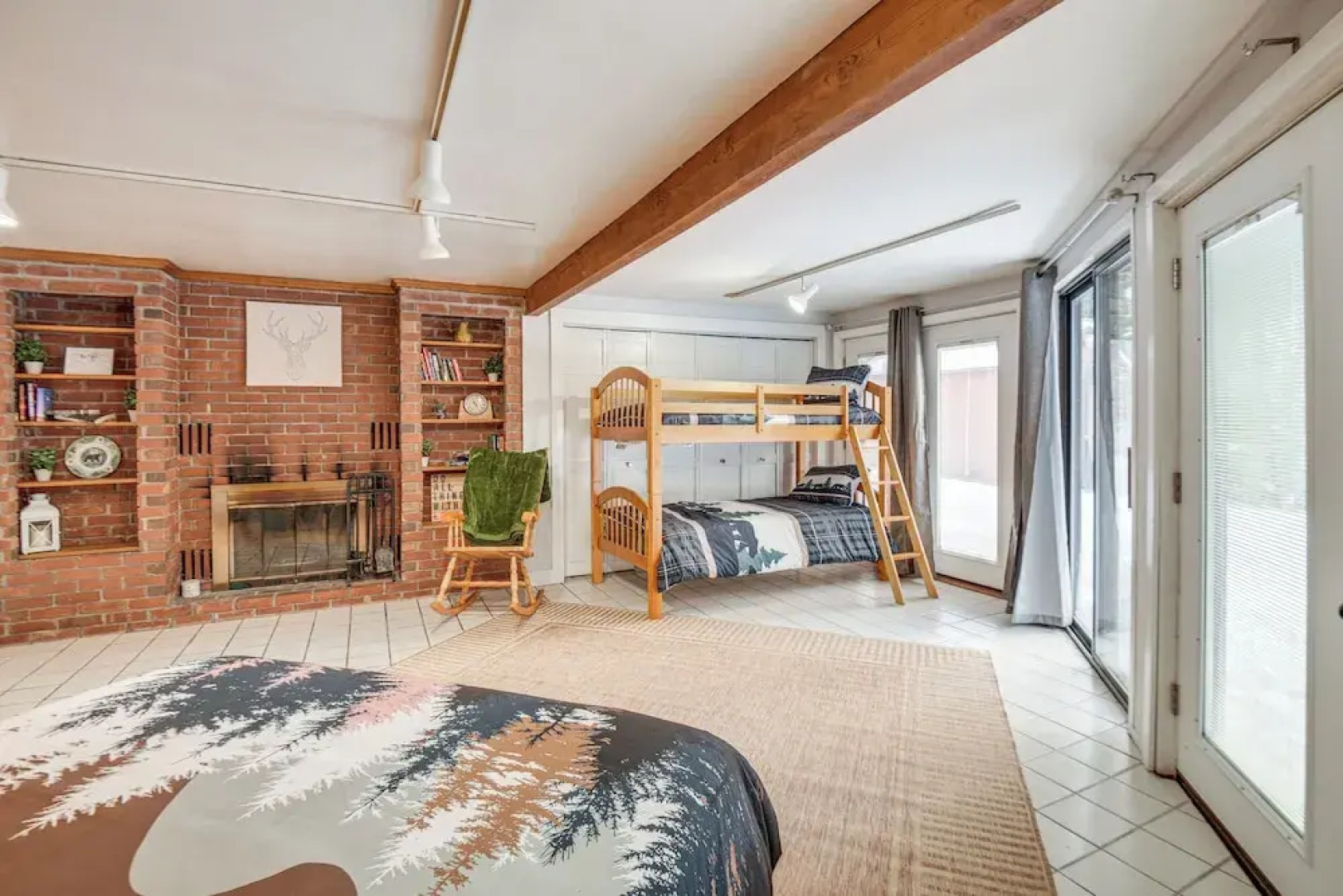 White Mountain Escape w/ Separate In-law Suite!