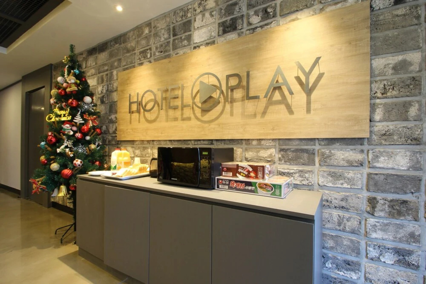 Play Hotel