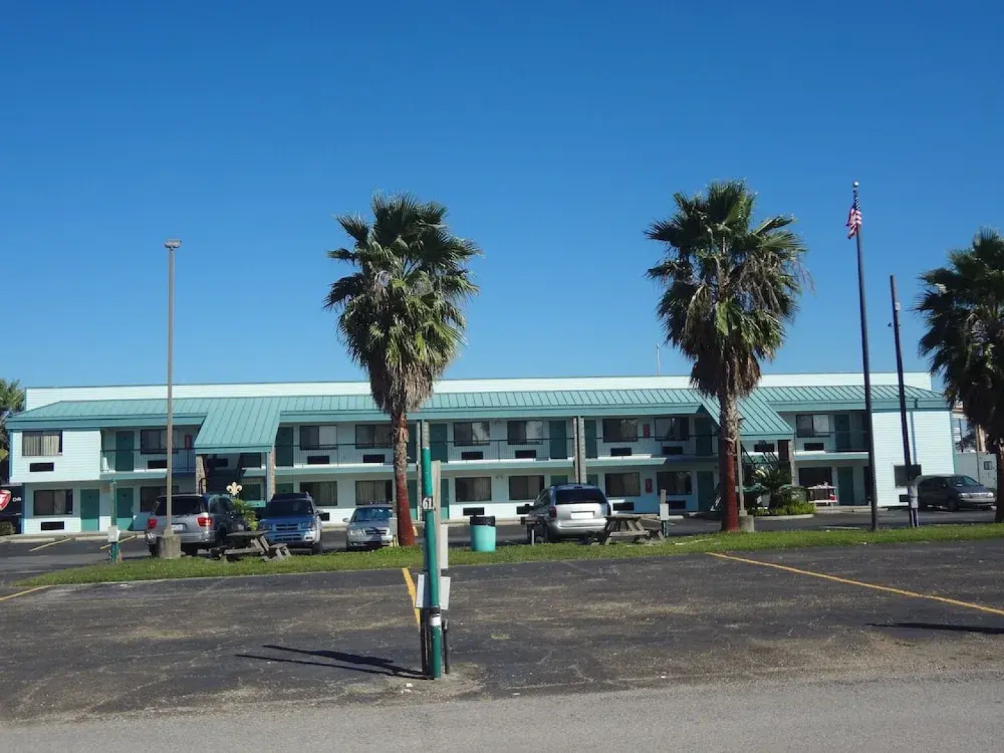Nola Inn & Suites