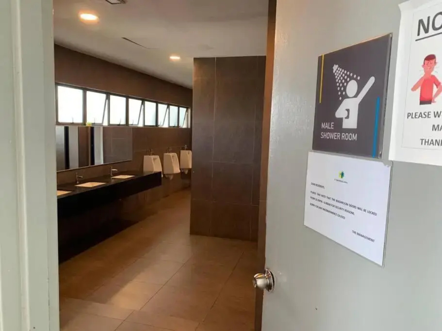 Paradise City Holiday (Netflix+Sanitize) 4