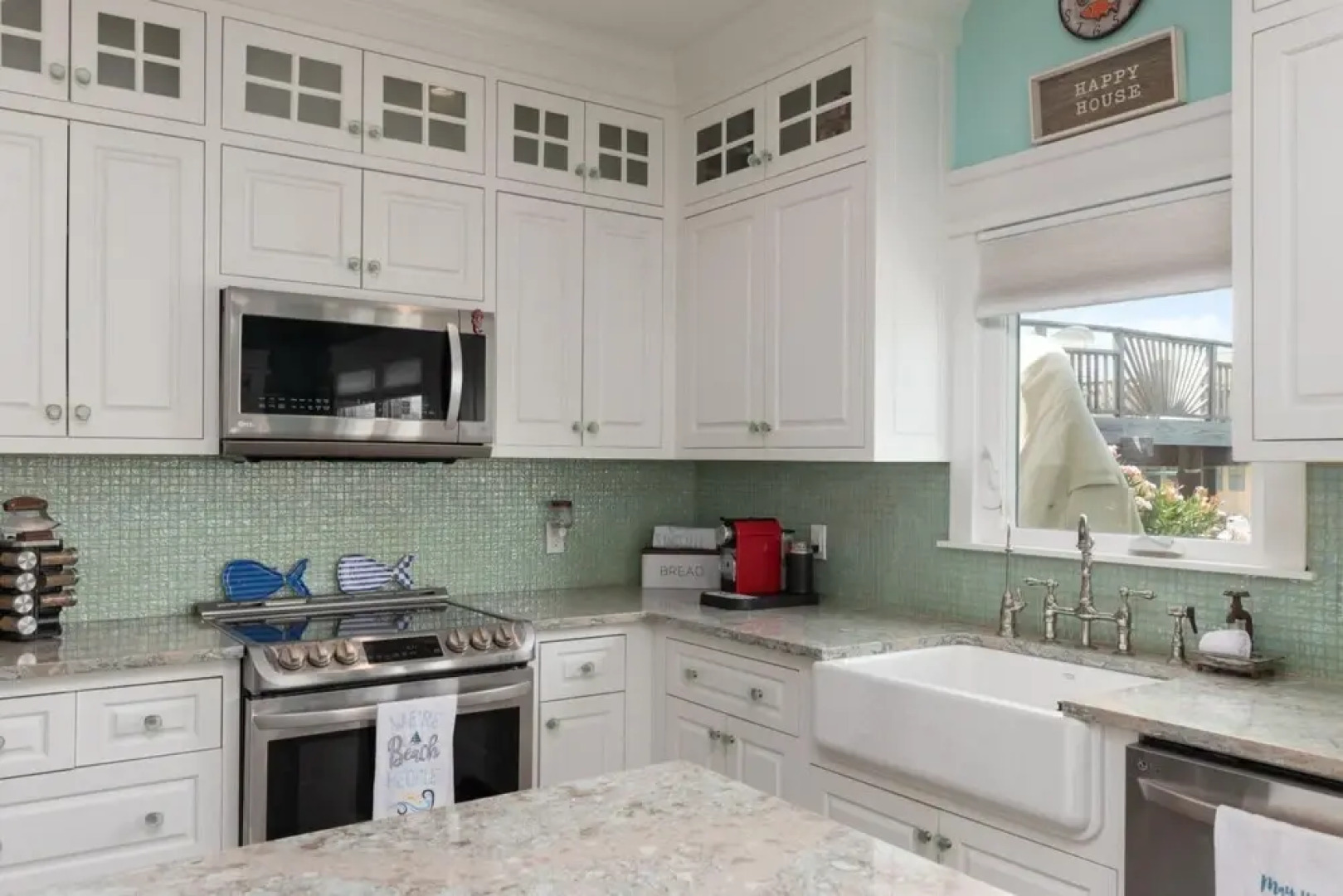 Upscale Charming Island Cottage