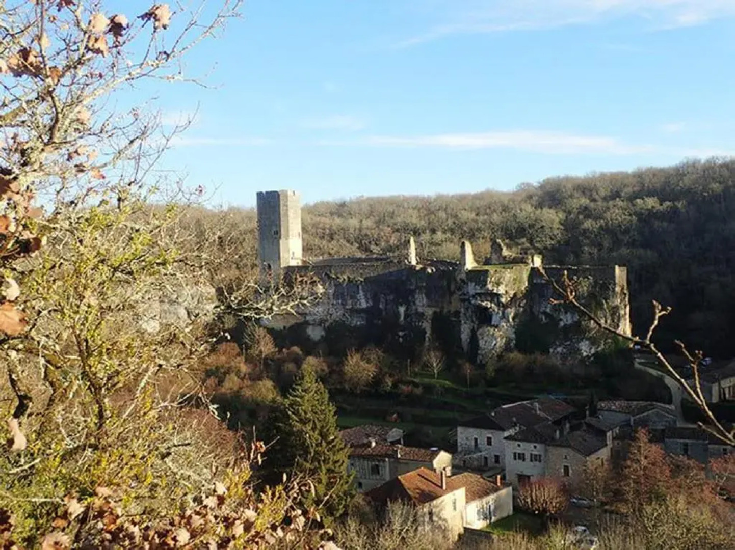 Maison de 4 chambres avec terrasse amenagee et wifi a Gavaudun