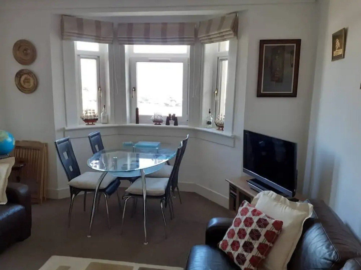 Marina View, Lovely Upper 3 Bedroom Apartment