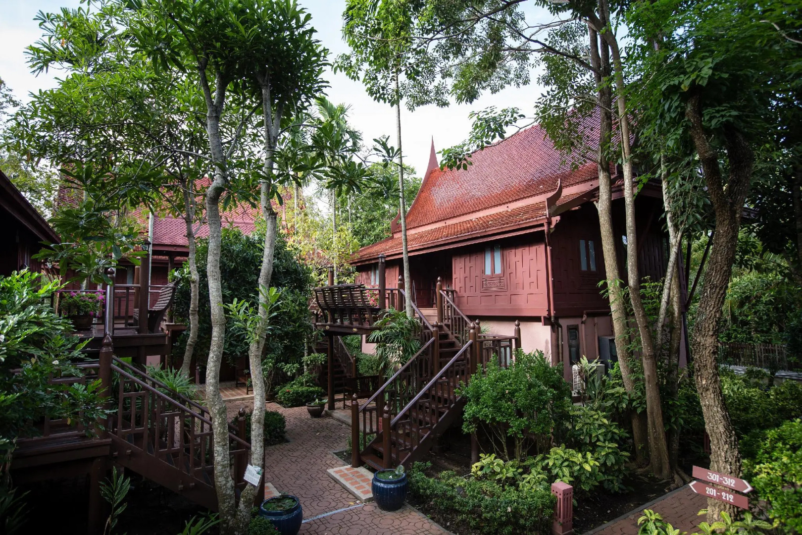 Baan Amphawa Resort & Spa