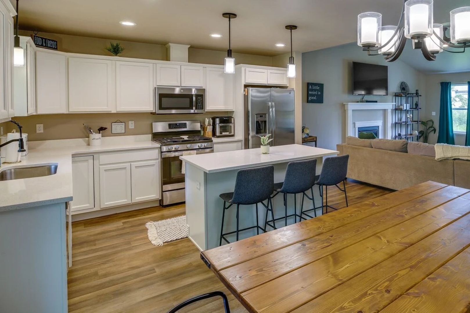 Charming Wasilla Getaway w/ Fireplace & Gas Grill!