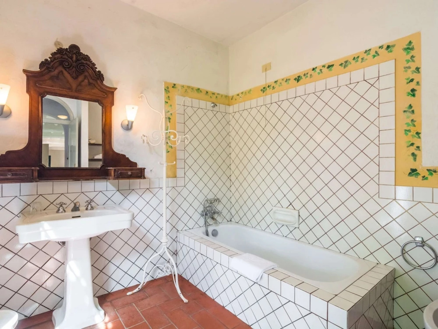 Farmhouse in Tuscany Near Renaissance Villa