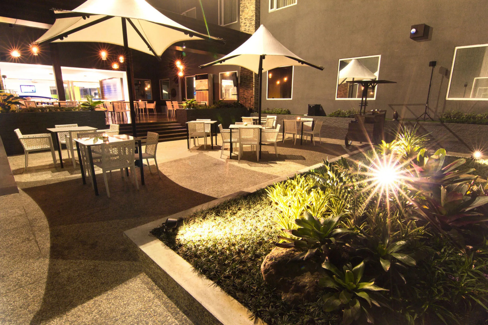 Bonnet Hotel