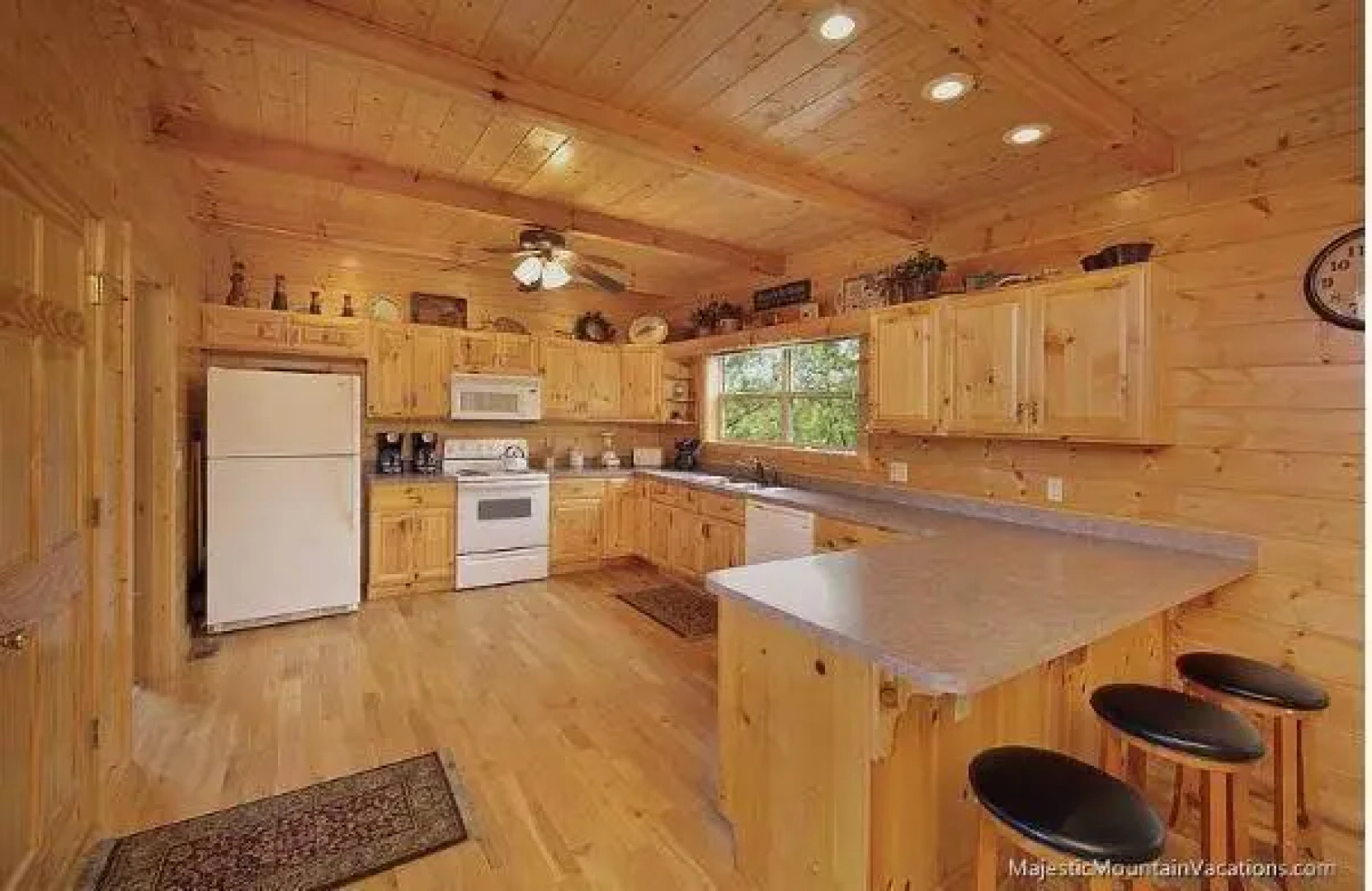 Mountain View Theater Lodge by Majestic Mountain Vacations