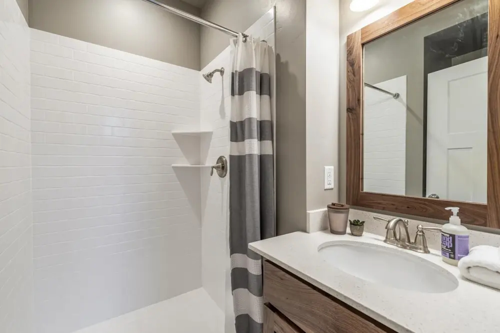 Beautiful Parade Home Overlooking Bear Lake Golf Course and Bear Lake - Sleep 34