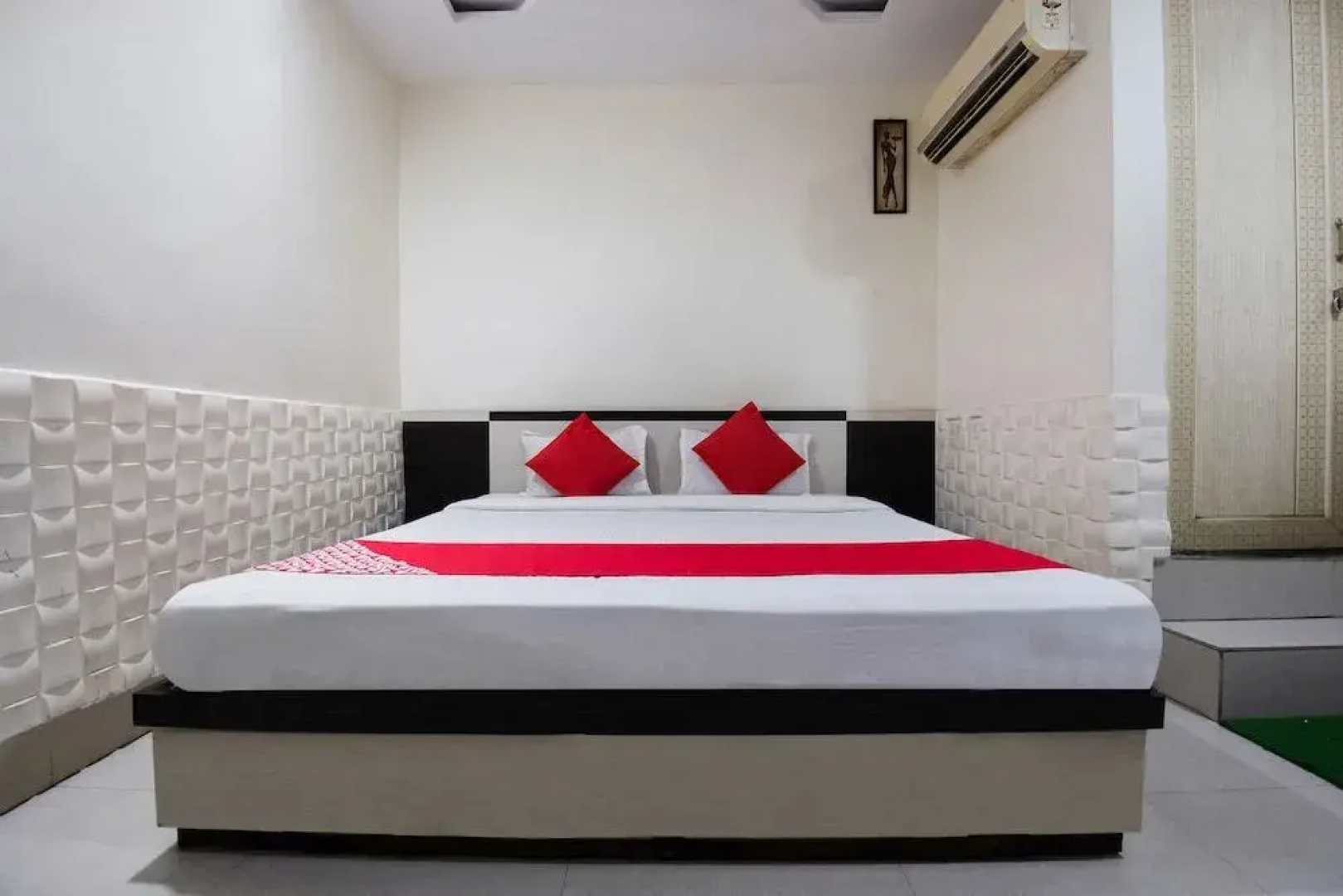 Oyo 44287 Hotel Aarav Plaza