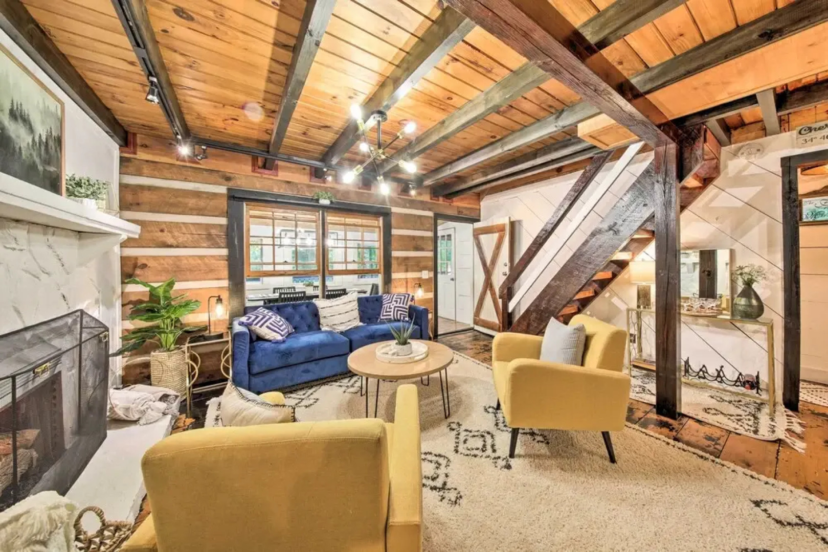 Charming Blue Ridge Mountain Cabin w/ Hot Tub