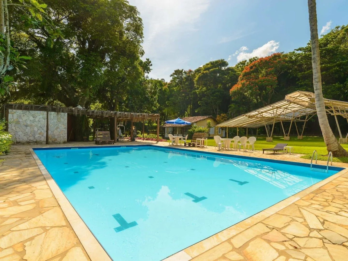 VELINN Caravela Pousada e Villas