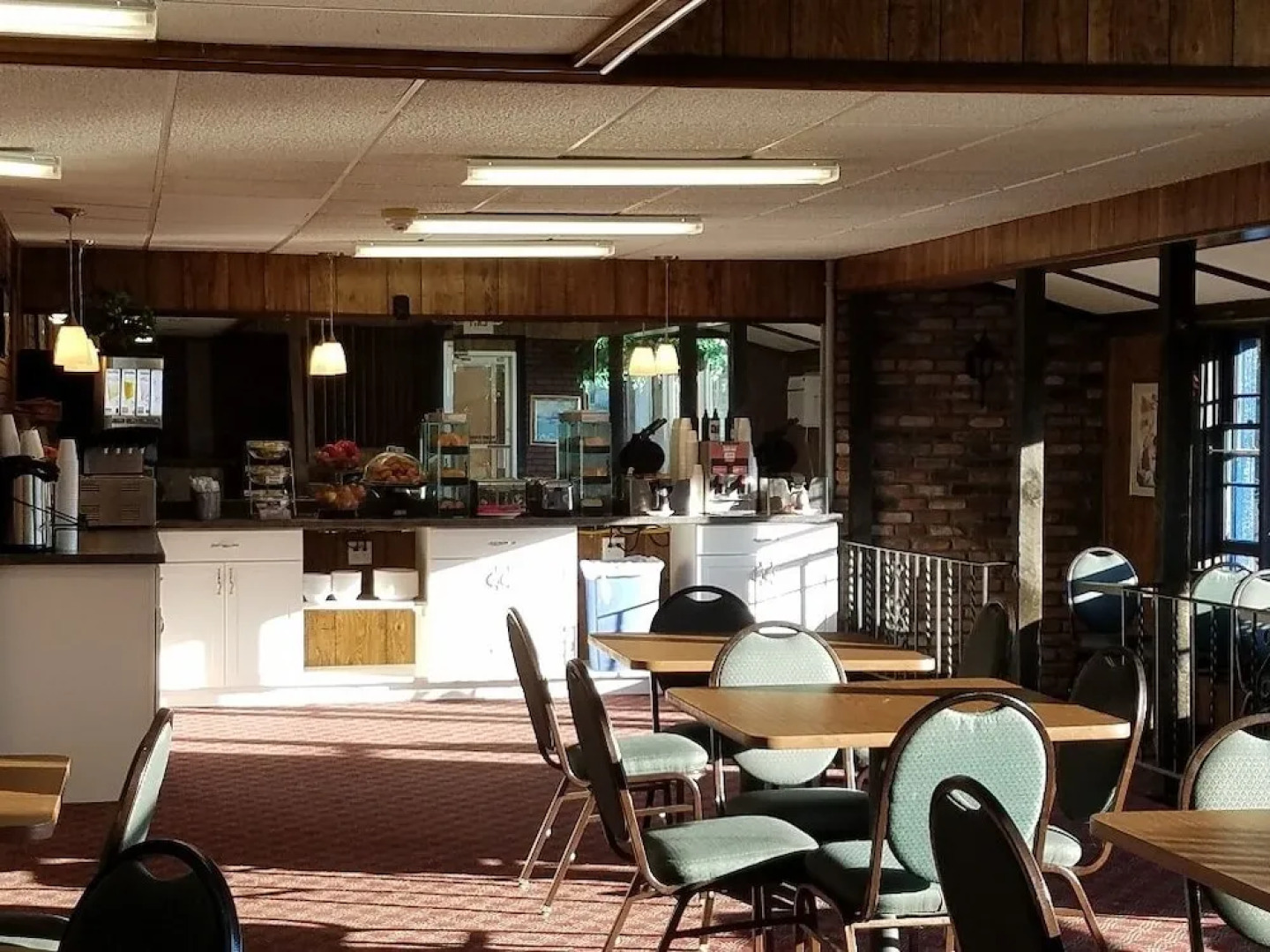 Cloud 9 Inn & Suites Lake George