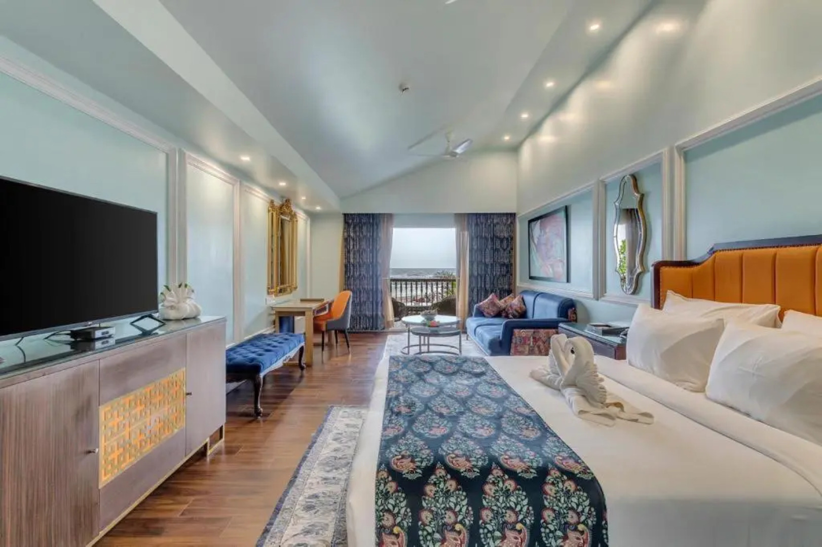 Mayfair On Sea, Morjim Beach