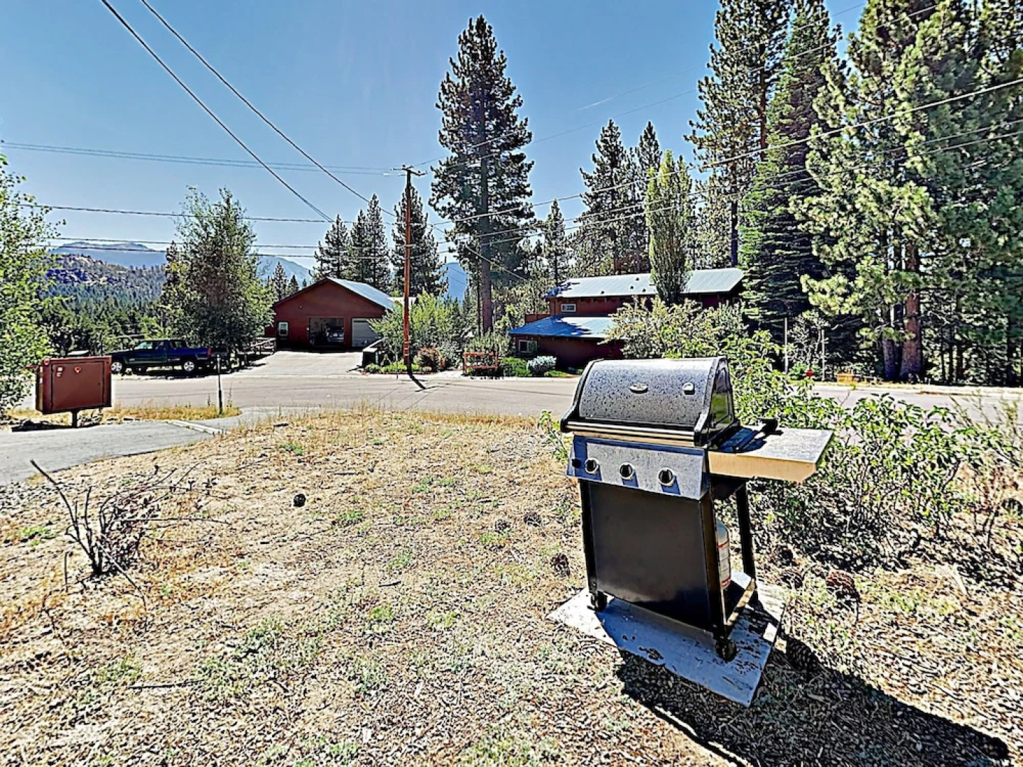 New Listing! Mountain-View Eden W/ Spacious Balcony Home