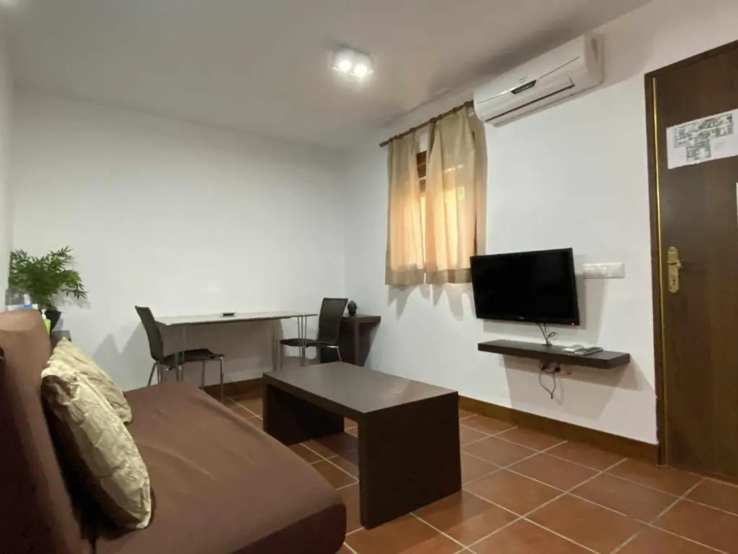 Apartamento para 4 personas con jardín privado y barbacoa cerca de la playa