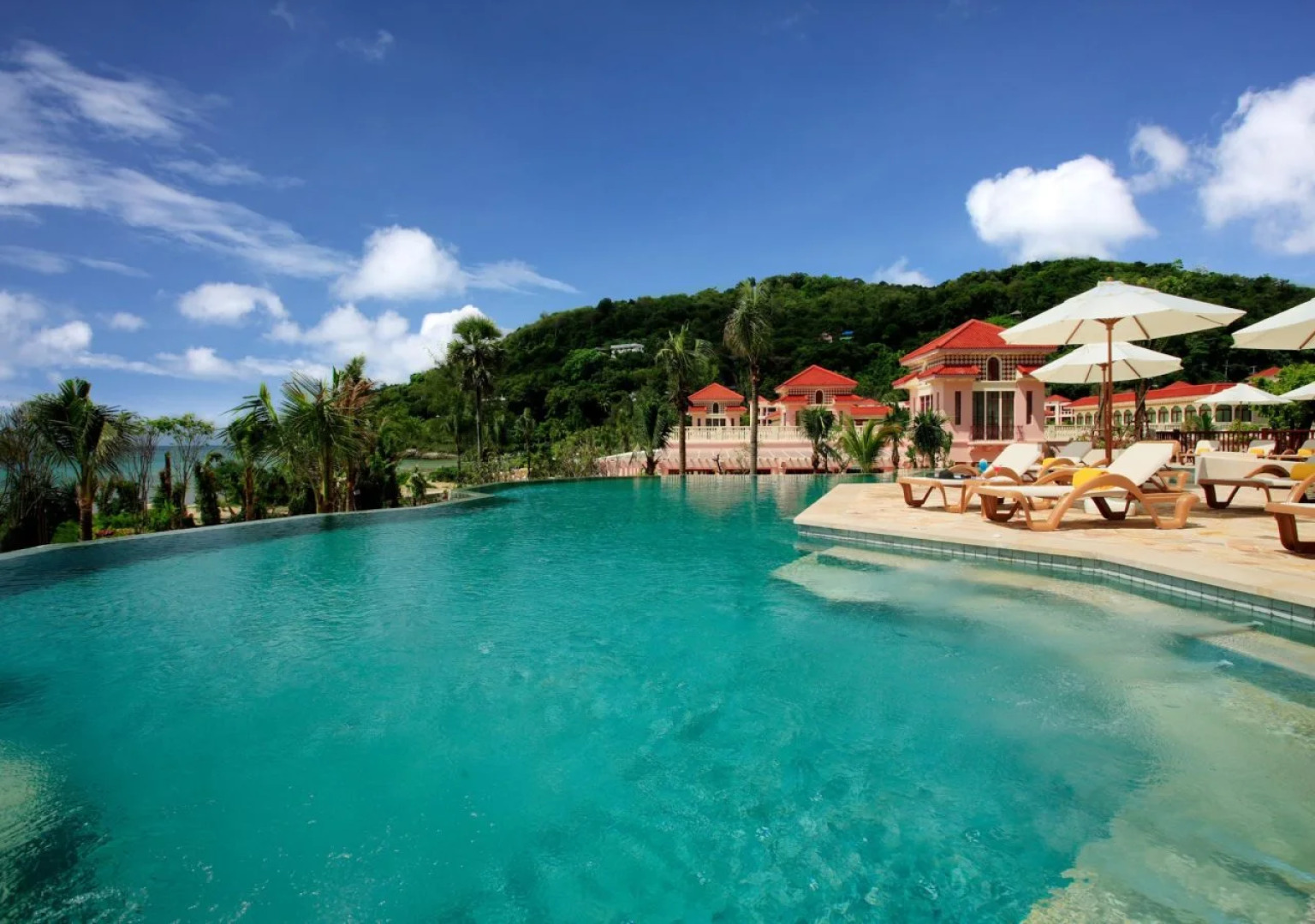Отель Centara Grand Beach Resort Phuket 