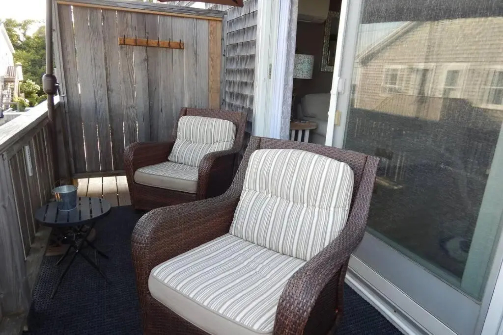 P-Town 2br Beach Beauty on the Bay. Water View!