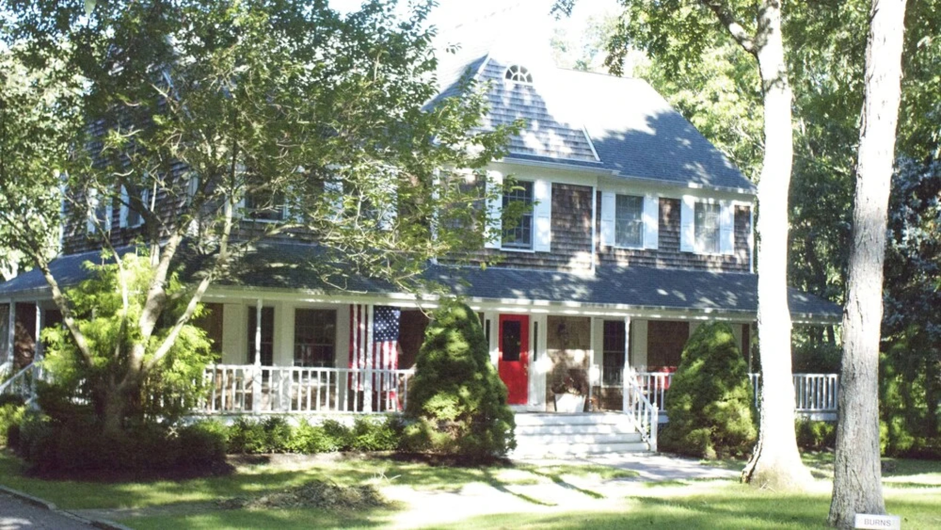The Perfect Southampton Getaway - Gorgeous 5 Bedroom In Idyllic Neighborhood Home by Redawning