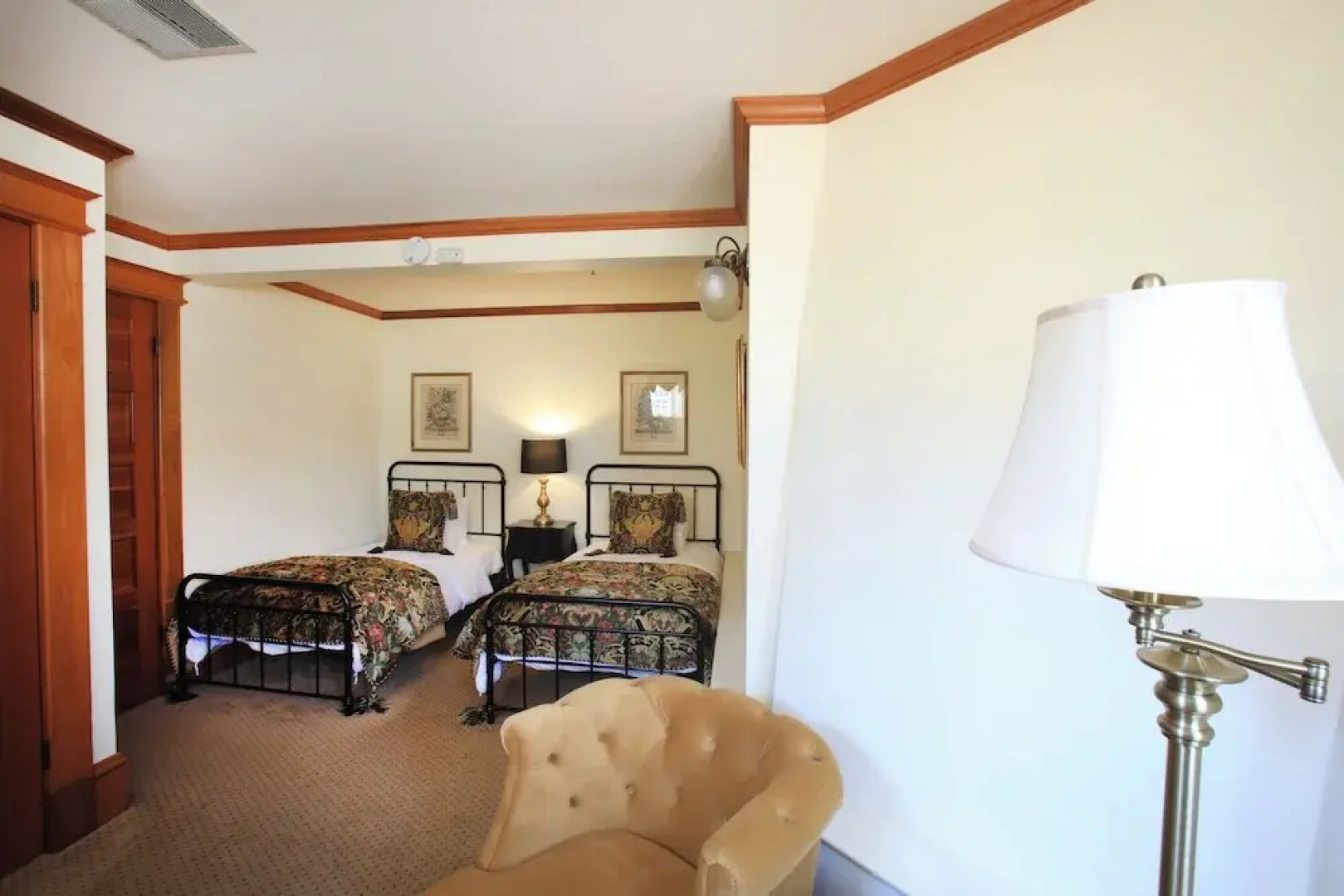 The Charles Pacific Grove - Artfully Designed Inclusive Inn