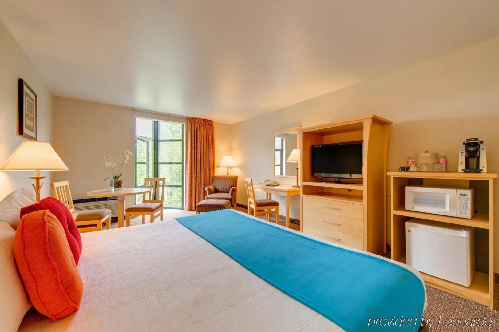 Staypineapple, University Inn, University District Seattle