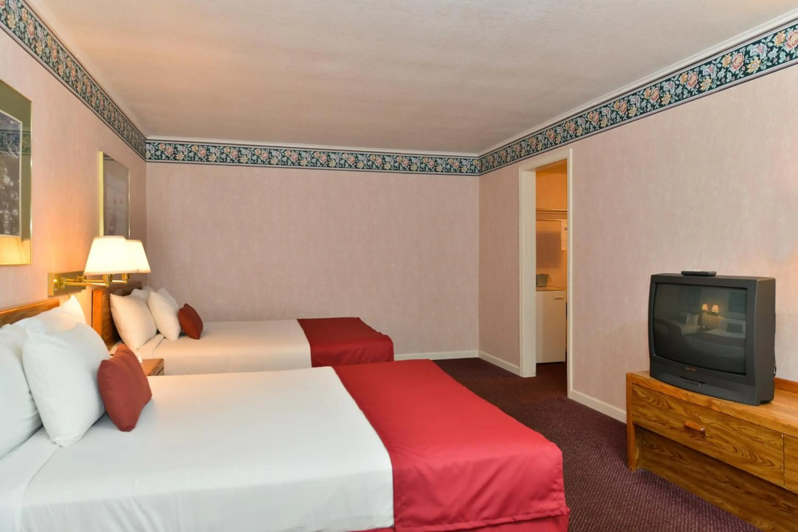 Travelodge by Wyndham Mackinaw City