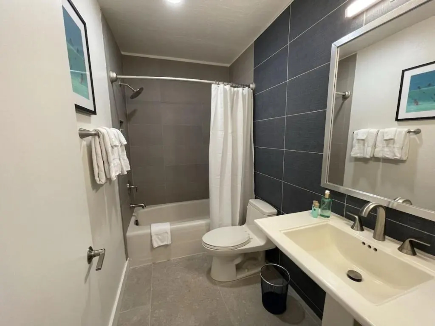 SPECTACULAR OCEANFRONT PENTHOUSE - Air Conditioned 3 Bedroom/3Bathroom