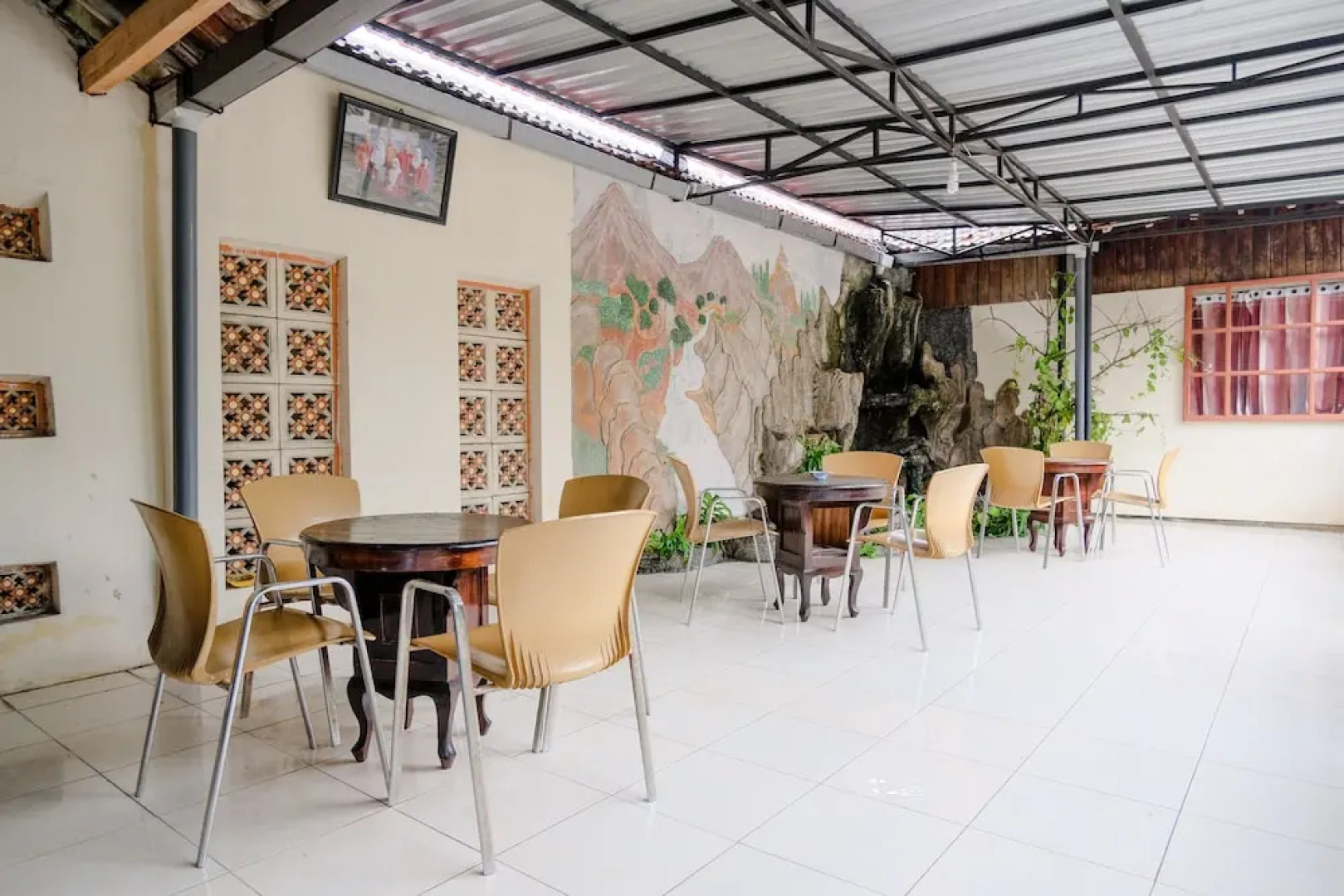 Hotel Istana Family by OYO Rooms