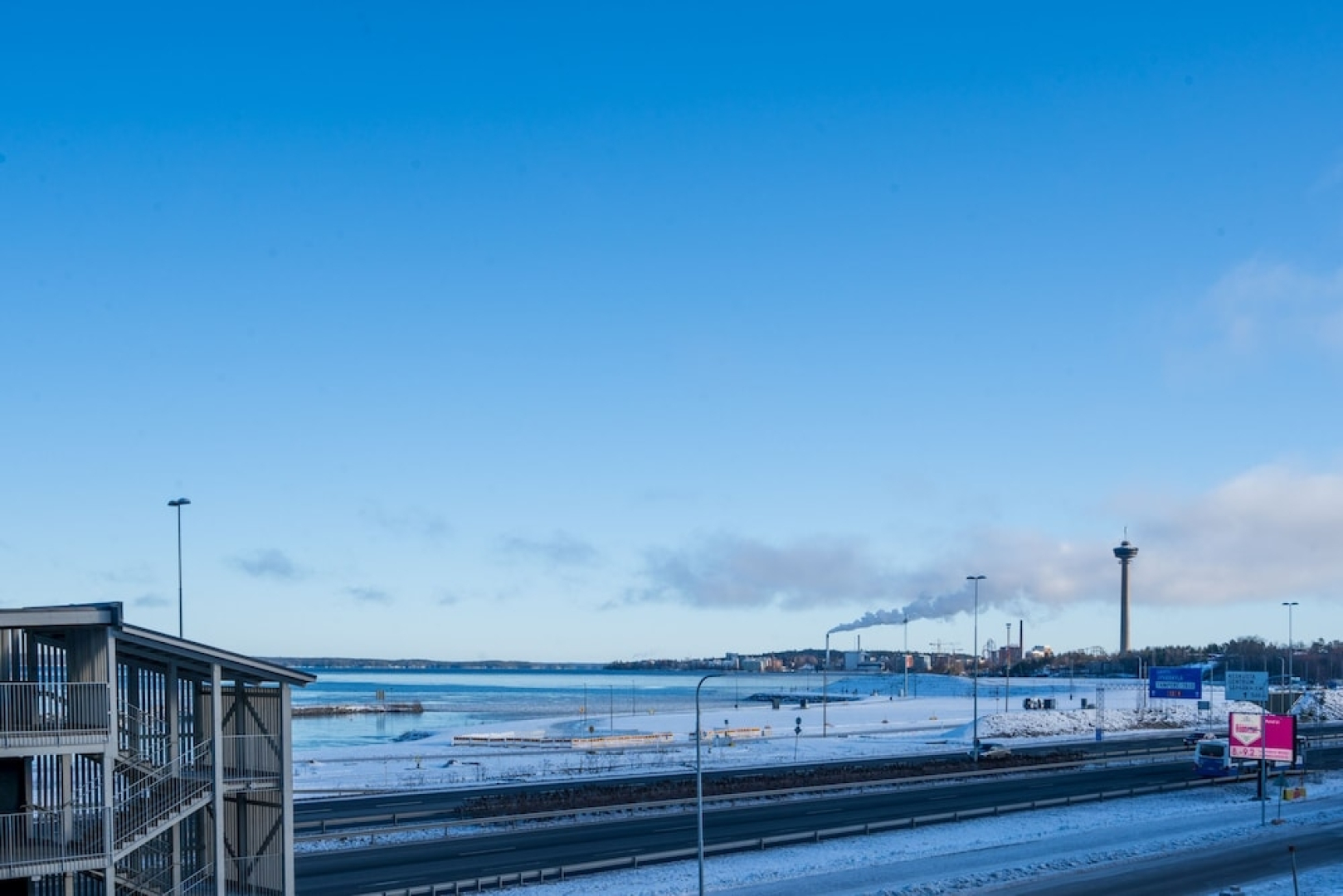 New 1BR with balcony and lake view