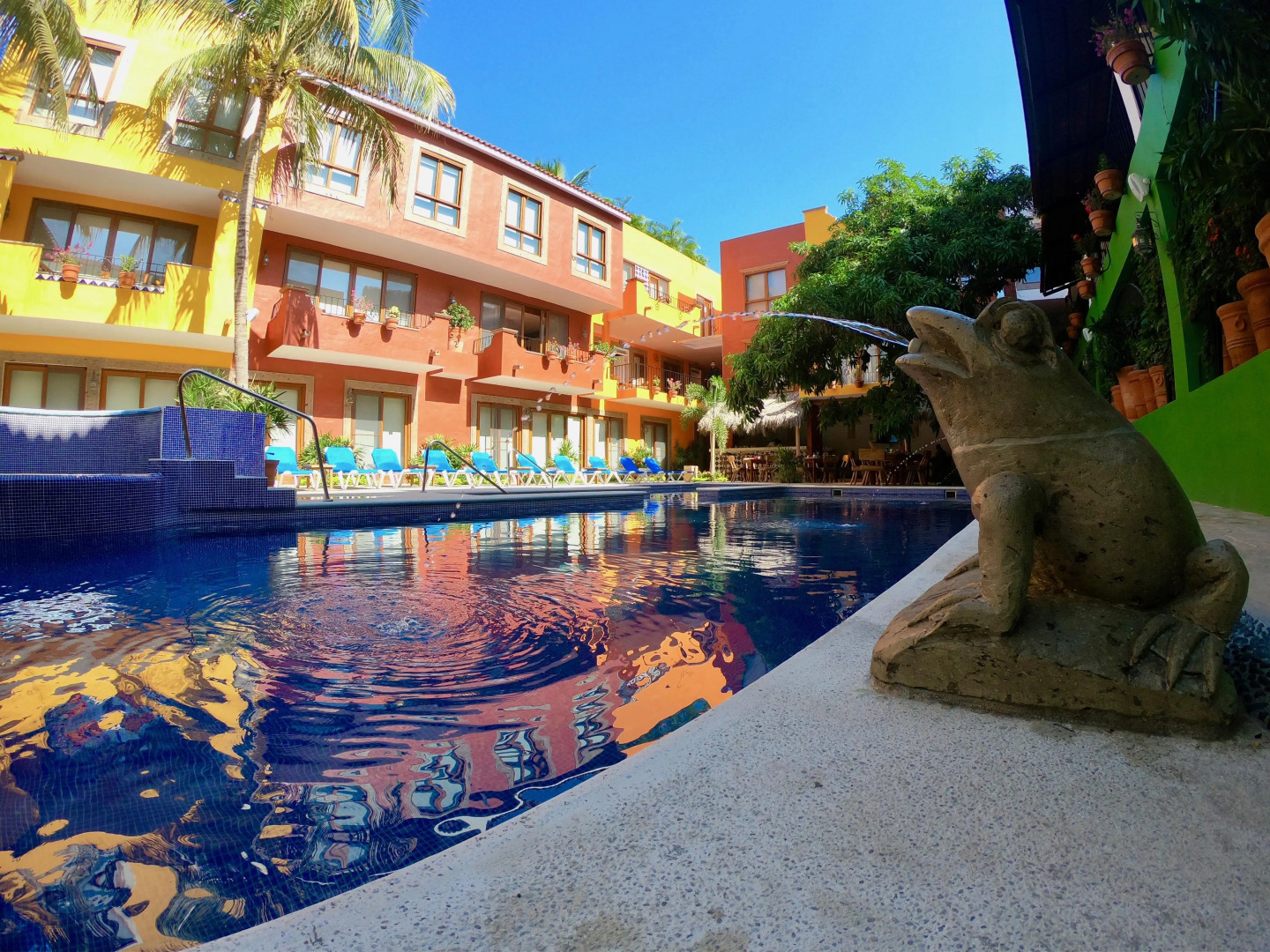 Casa Lotería -Pueblito Sayulita- Colorful, Family and Relax Experience with Private Parking and Pool