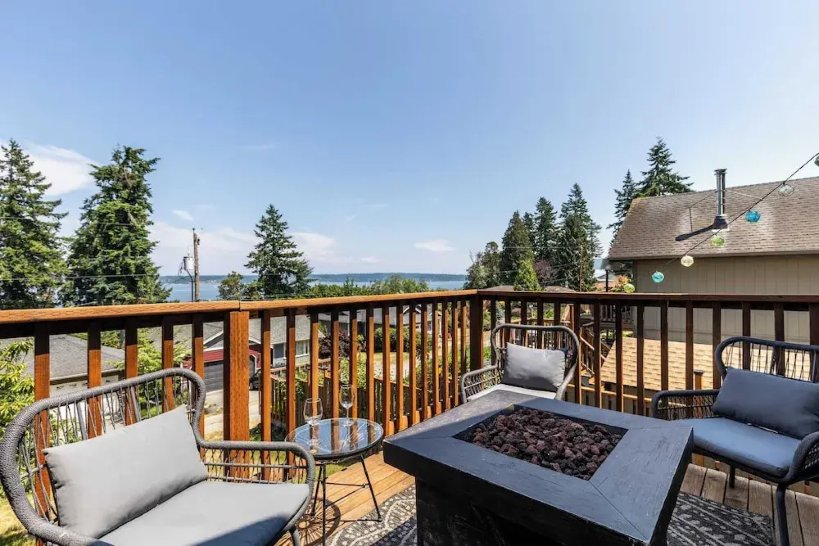 Seaside Getaway by Avantstay Deck w/ Views