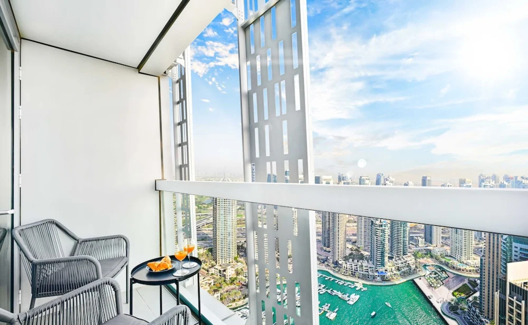 LUX  Cayan Superior Suite 4 Dubai Marina
