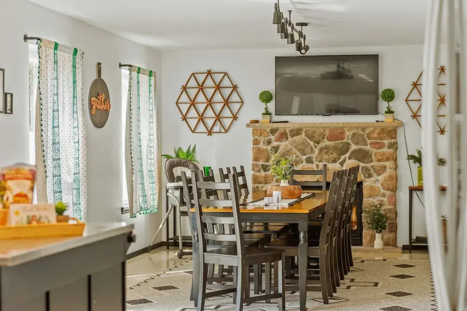 Mountain Mindset by Avantstay Pool Hot Tub Game Room Firepit